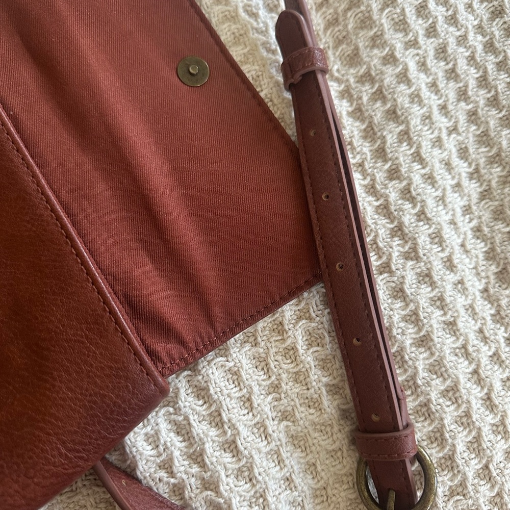 Universal Thread Brown Faux Leather Crossbody Belt Bag/Fanny Pack - Picture 4 of 6